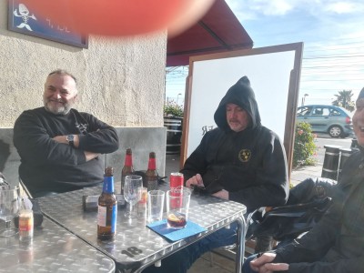 Quien es el de la capucha????????