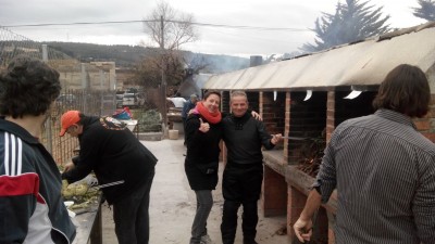 Adolfo, que sufrió al frente del fuego para dejar los calçots en su punto