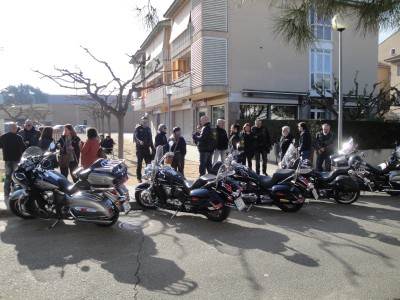 las motos reposan y nuestros cuerpos van a zampar